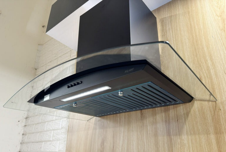 Hút mùi kính cong 2 tốc độ FUGER FGH7000T giữ cho không gian luôn trong lành, sạch sẽ