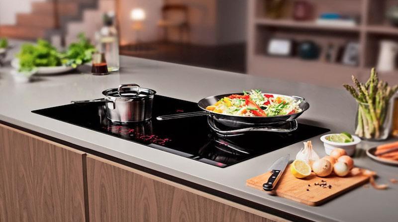 Sự khác biệt giữa bếp từ và bếp điện từ là gì?
